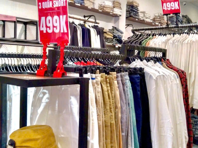 Top 15 Shop Áo Len Nam TPHCM Đẹp, Chất Lượng Nhất 14 Totoshop với các mẫu áo len nam phong cách streetwear trẻ trung