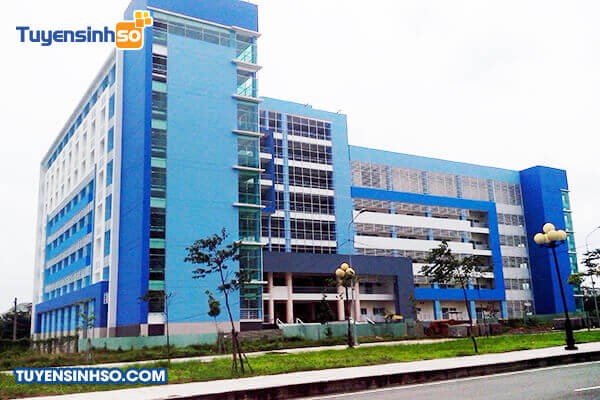 Tuyển Sinh Đại học Bách khoa TP.HCM 2026: Cập Nhật Mới Nhất Về Ngành Học và Phương Thức Xét Tuyển 7 Sinh viên Đại học Bách khoa TP.HCM đang thực hành trong phòng thí nghiệm