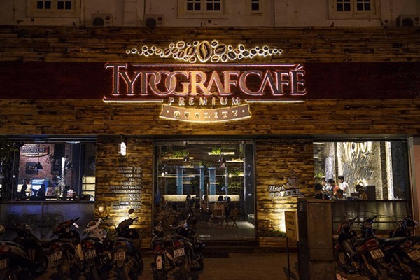 TOP 10 Phòng Trà Hà Nội: Thiên Đường Nhạc Sống Đỉnh Cao Cho Tín Đồ Âm Nhạc 11 TYPOGRAF COFFEE
