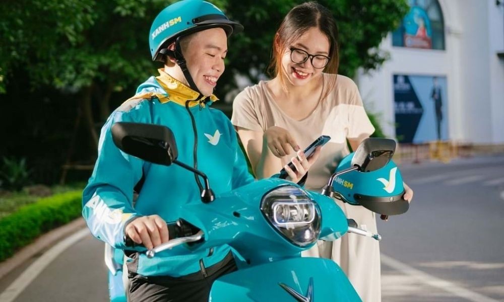 Khám Phá Chợ Đêm Sài Gòn Grand Park: Thiên Đường Ẩm Thực, Mua Sắm và Giải Trí Về Đêm 12 Xe taxi điện Green SM sẵn sàng đưa đón khách đến chợ đêm Grand Park