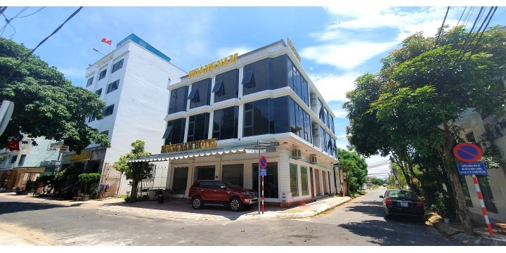 Nội thất sang trọng của khách sạn Hoàng Nam với thiết kế hiện đại