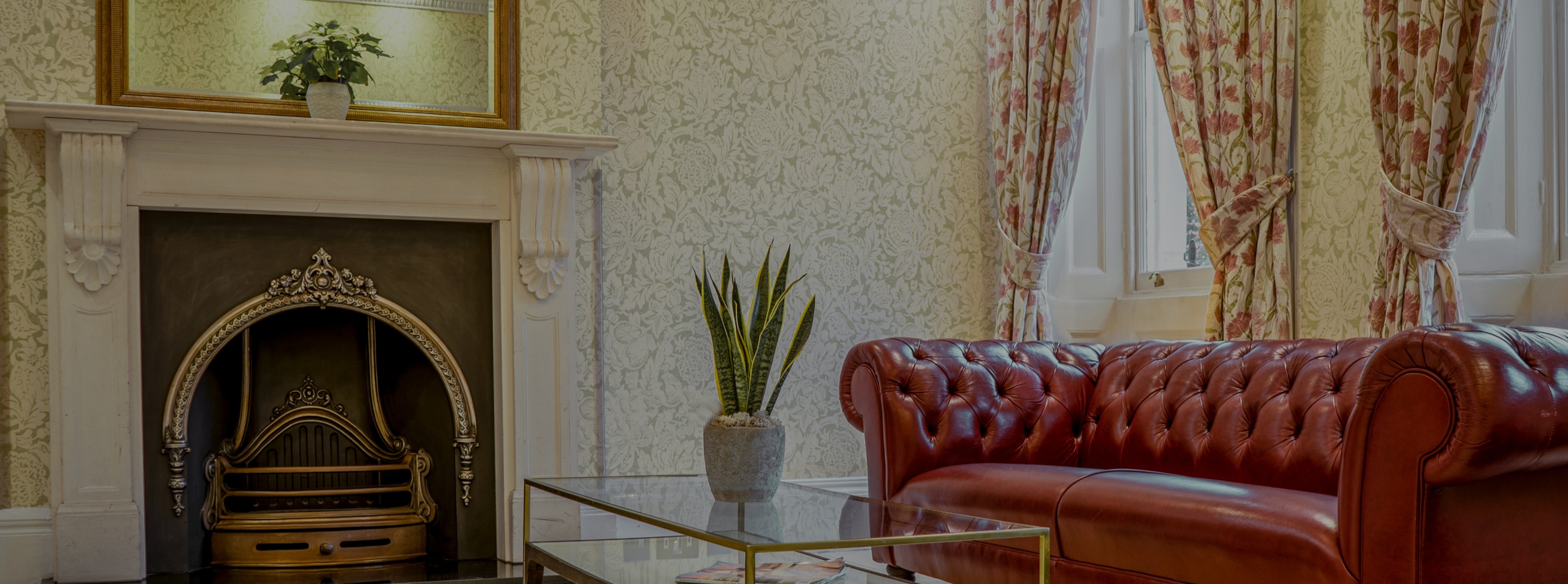 Khách sạn Athena London: Nơi Hội Tụ Tiện Nghi và Trải Nghiệm Gia Đình Ấm Cúng 12 Mặt tiền khách sạn Athena London với kiến trúc nhà phố truyền thống