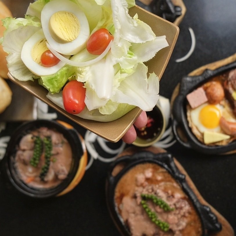 Khám phá 16 Quán Beefsteak Ngon Sài Gòn "Đáng Đồng Tiền Bát Gạo" 25 Beefsteak mềm mọng đặc trưng tại Củ Hành Tây