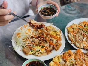 Bột Chiên Sài Gòn: Khám Phá Hương Vị Đường Phố Và 10 Quán Ngon "Phải Thử" 11 Nước tương “thần thánh” khiến món bột chiên ngon hơn