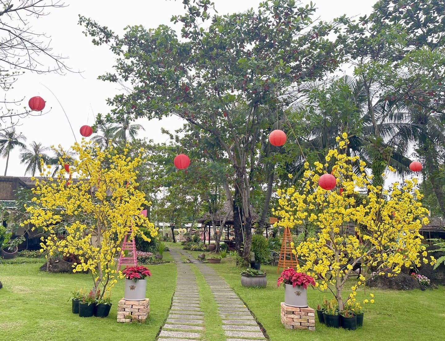 Khám phá 20+ Điểm Chơi Tết 2026 ở Sài Gòn Hấp Dẫn Dành Cho Gia Đình Có Trẻ Nhỏ 17 Khu du lịch Bình Quới tái hiện không gian Tết xưa