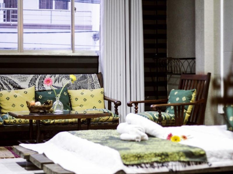 Khám Phá Top 15 Homestay Sài Gòn Độc Đáo, "Chill" Hết Nấc Cho Chuyến Đi Hoàn Hảo 14 Nhà Saigon Homestay & Coffee với thiết kế lấy cảm hứng từ thập niên 80-90