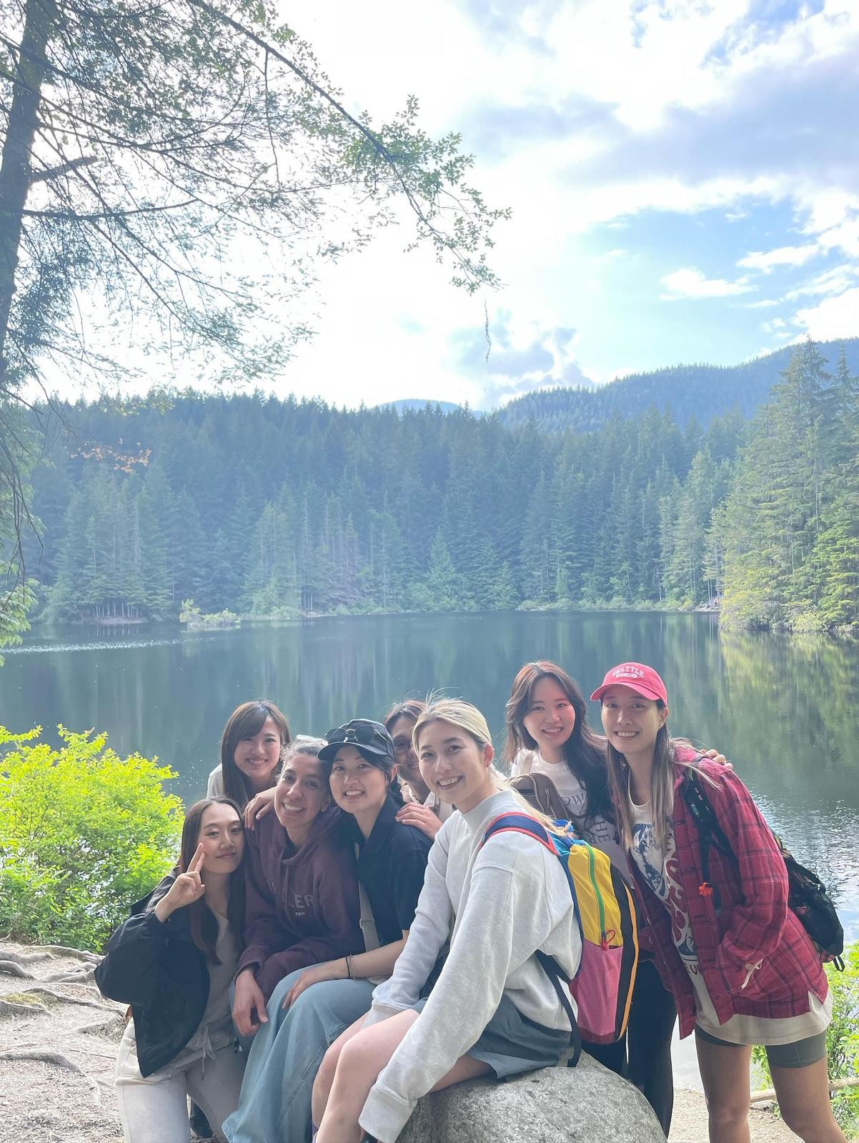 Khám Phá Khóa Học Hè Vancouver Đỉnh Cao Cùng Oxford International 7 Học sinh tập trung trong lớp học tiếng Anh hiện đại tại Vancouver