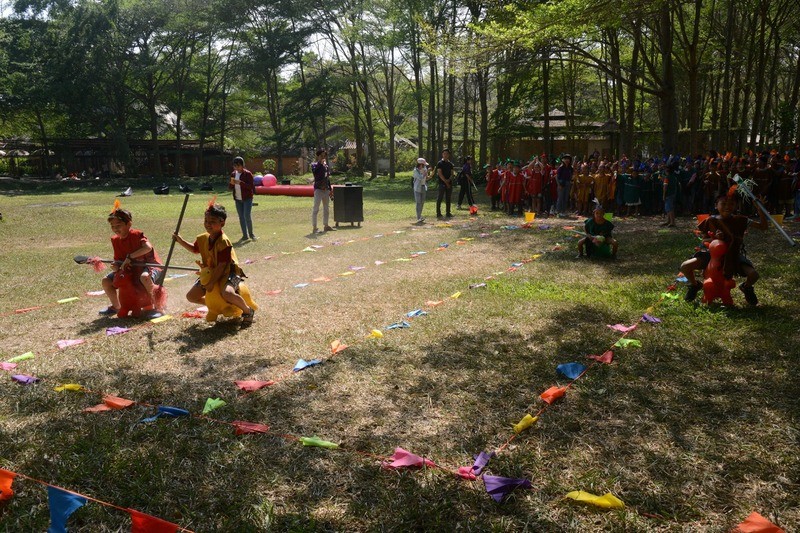 Khám Phá Khu Du Lịch Sinh Thái Củ Chi Fosaco: "Tây Nguyên Thu Nhỏ" Giữa Lòng Sài Gòn 9 Khu vực trò chơi dân gian với cầu treo và xích đu phục vụ du khách tại Fosaco