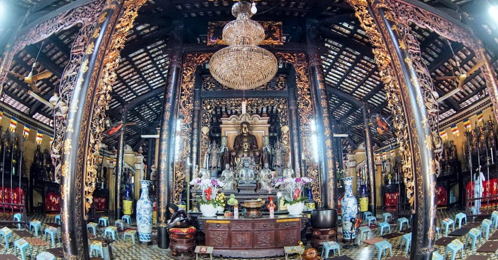 Khám Phá Các Ngôi Chùa Ở Sài Gòn: Hành Trình Tâm Linh Giữa Lòng Đô Thị 9 Chùa Giác Lâm, một trong những ngôi chùa cổ kính nhất Thành phố Hồ Chí Minh