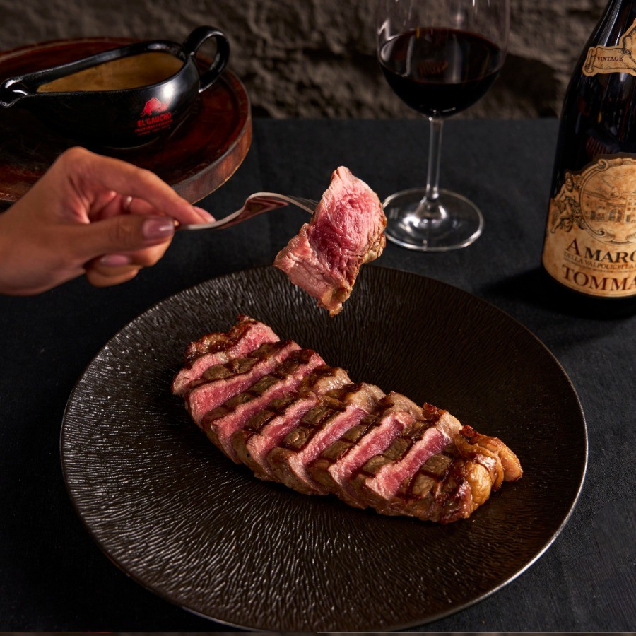 Khám phá 16 Quán Beefsteak Ngon Sài Gòn "Đáng Đồng Tiền Bát Gạo" 16 Không gian sang trọng tại nhà hàng El Gaucho