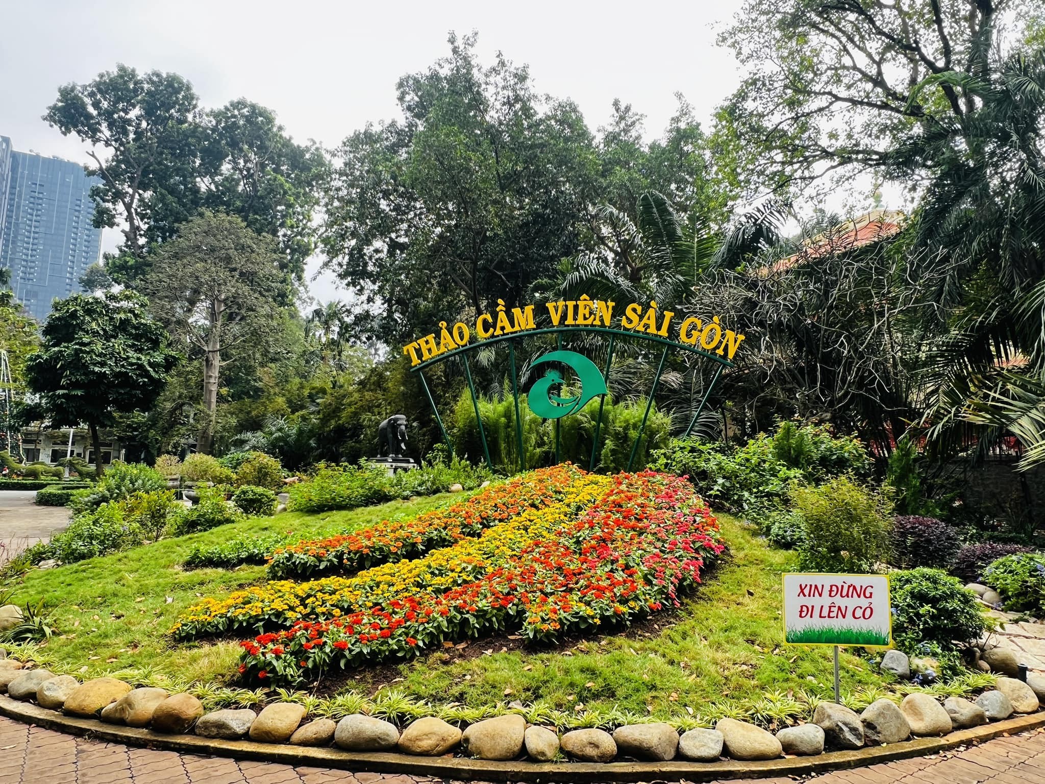 Khám phá 20+ Điểm Chơi Tết 2026 ở Sài Gòn Hấp Dẫn Dành Cho Gia Đình Có Trẻ Nhỏ 19 Thảo Cầm Viên Sài Gòn rộn ràng sắc xuân