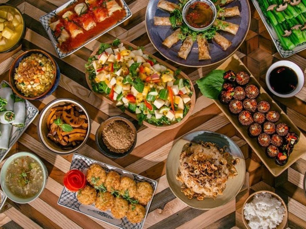 TOP 25 Địa Chỉ Buffet Chay Nổi Tiếng: Khám Phá Hương Vị Thanh Đạm Tại TP. HCM và Hà Nội 12 Không gian độc đáo với phong cách Ả Rập tại Veggie Castle
