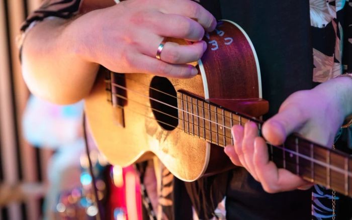 Review Quán Cafe Acoustic Sài Gòn: Top 15 Địa Điểm Âm Nhạc Sống Động Không Thể Bỏ Lỡ 10 Không gian ấm cúng và hoài niệm của Phiêu Acoustic Cafe